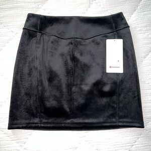 NWT Lululemon Scuba Velvet skirt Black M